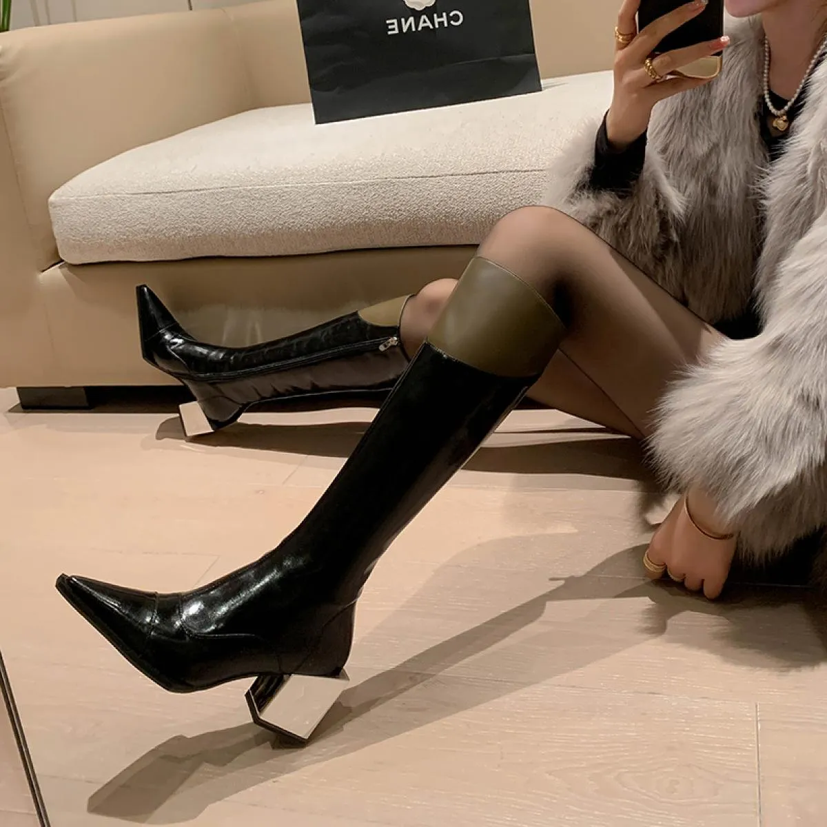 2024 Stivali alti al ginocchio in vera pelle da donna di marca 2024 Stivali lunghi caldi da moto con tacco basso Scarpe da donna