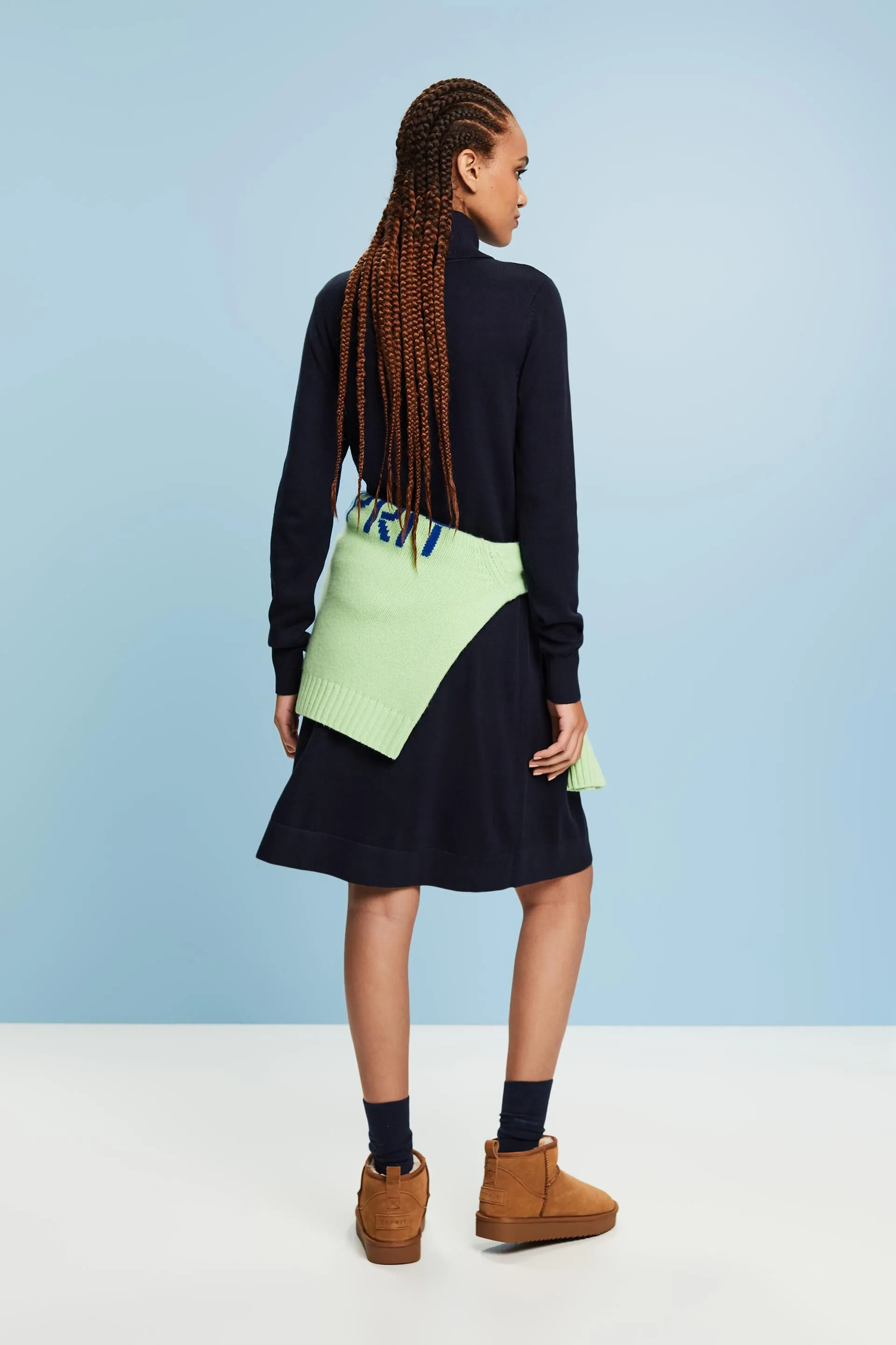 Abito mini in maglia con collo a tartaruga