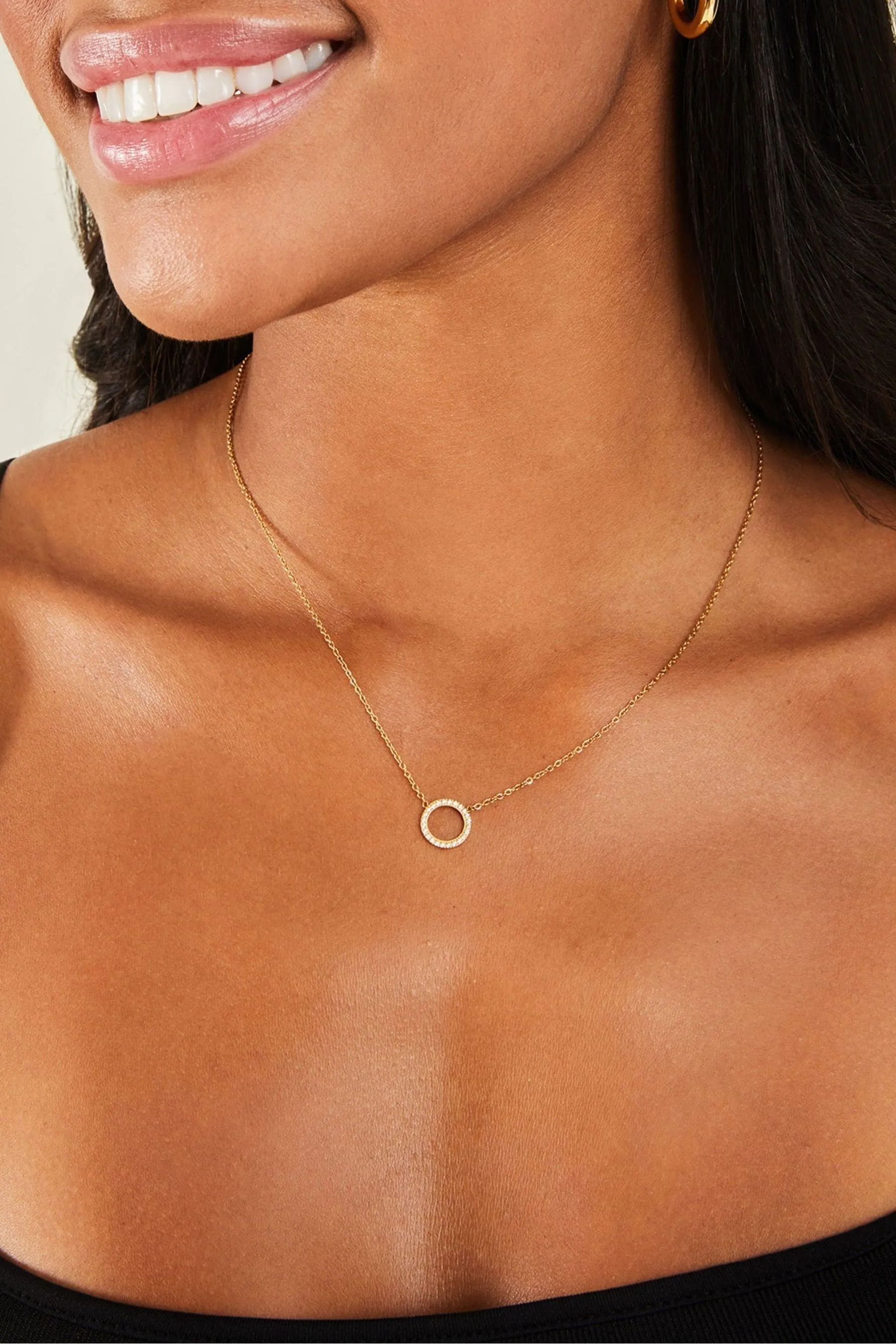 Accessorize - Collana con pendente circolare in acciaio inossidabile