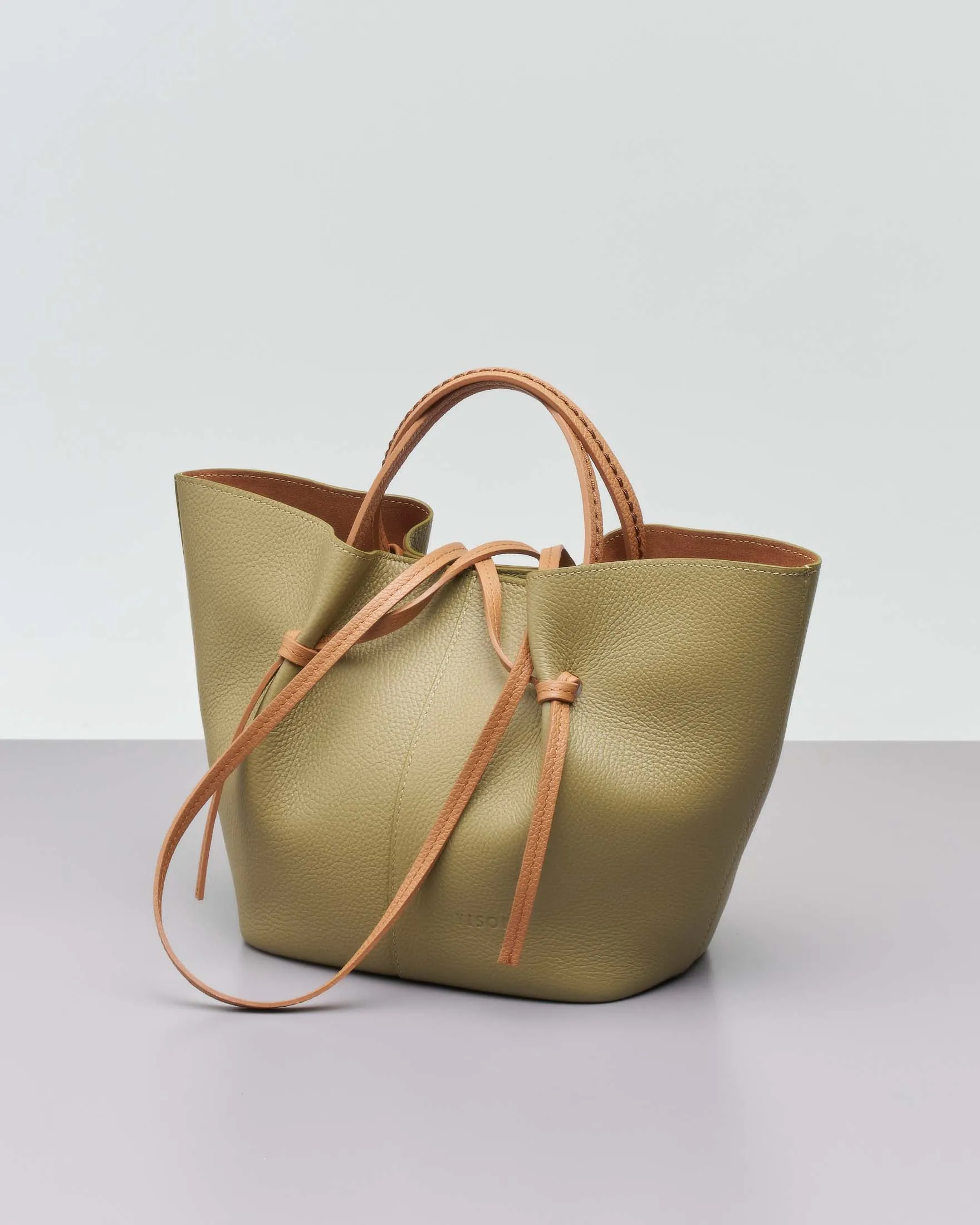 Borsa a mano verde oliva in pelle martellata con manici a contrasto e pochette color cuoio