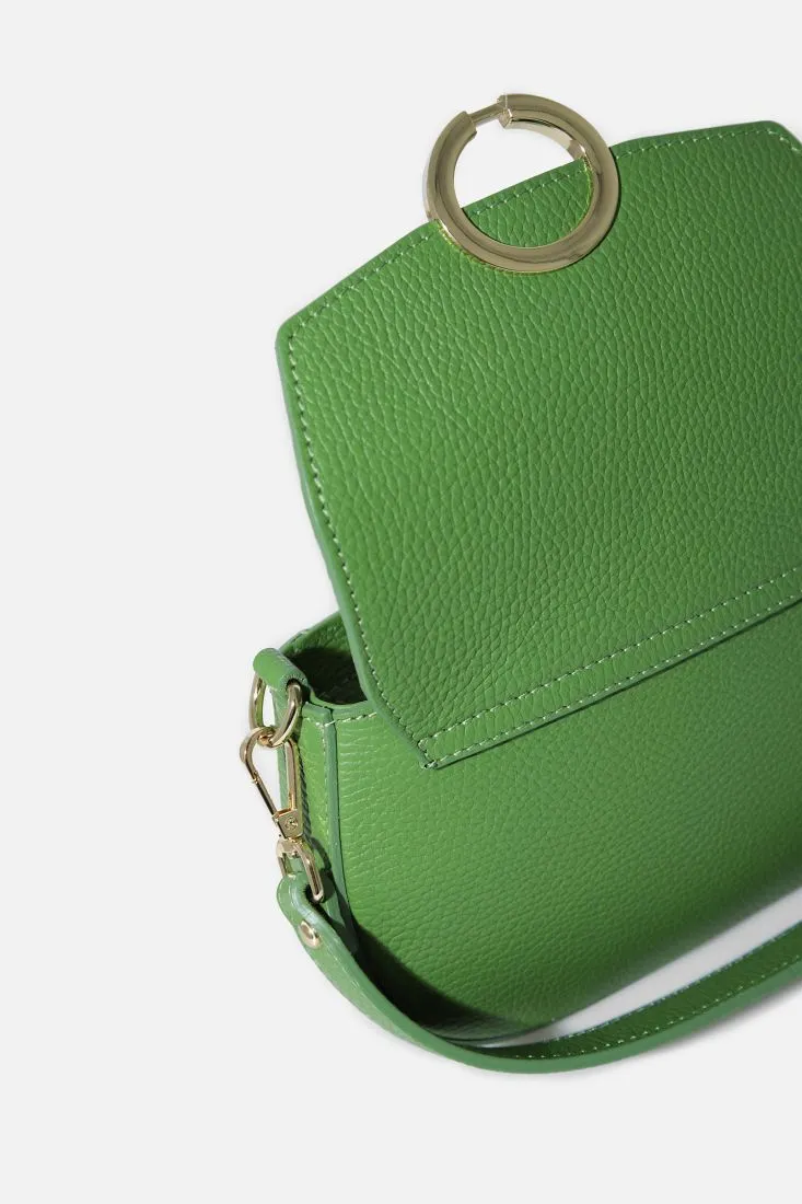 Borsa con patta e dettaglio metallizzato