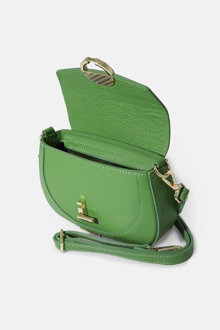 Borsa con patta e dettaglio metallizzato
