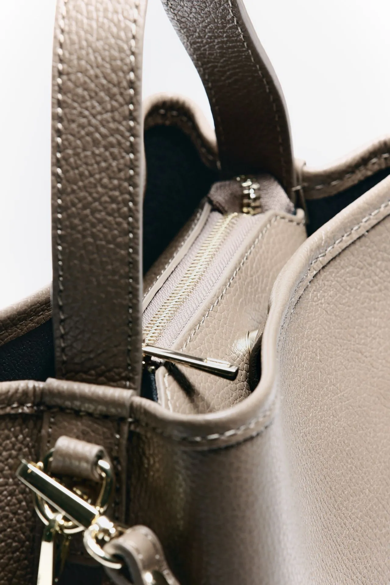 Borsa secchiello FILIPPA in pelle fango 