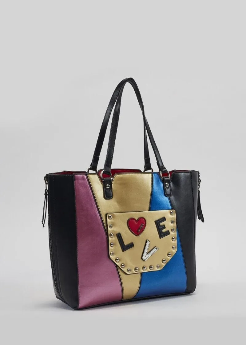Borsa shoulder con borchie e patch