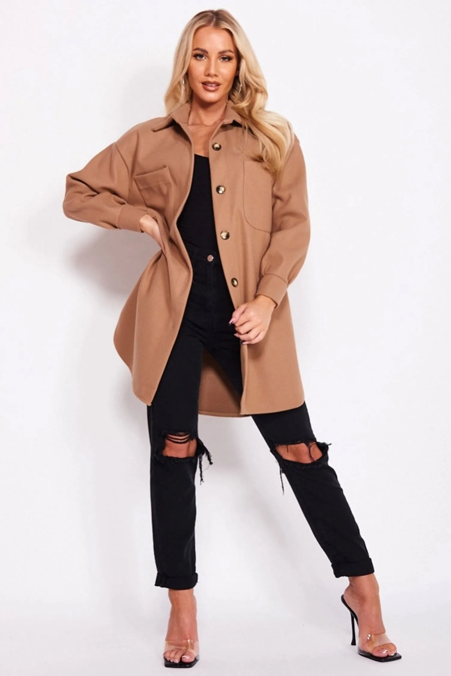 Cappotto beige con bottoni