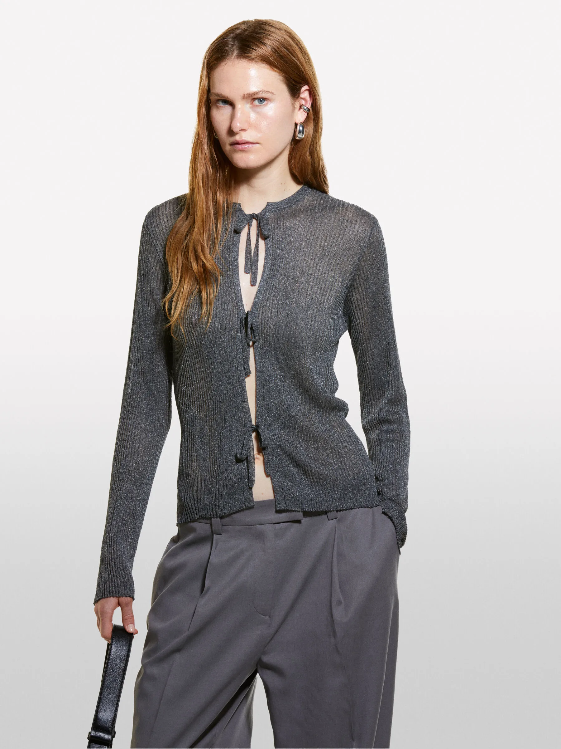 Cardigan grigio scuro con laccetti