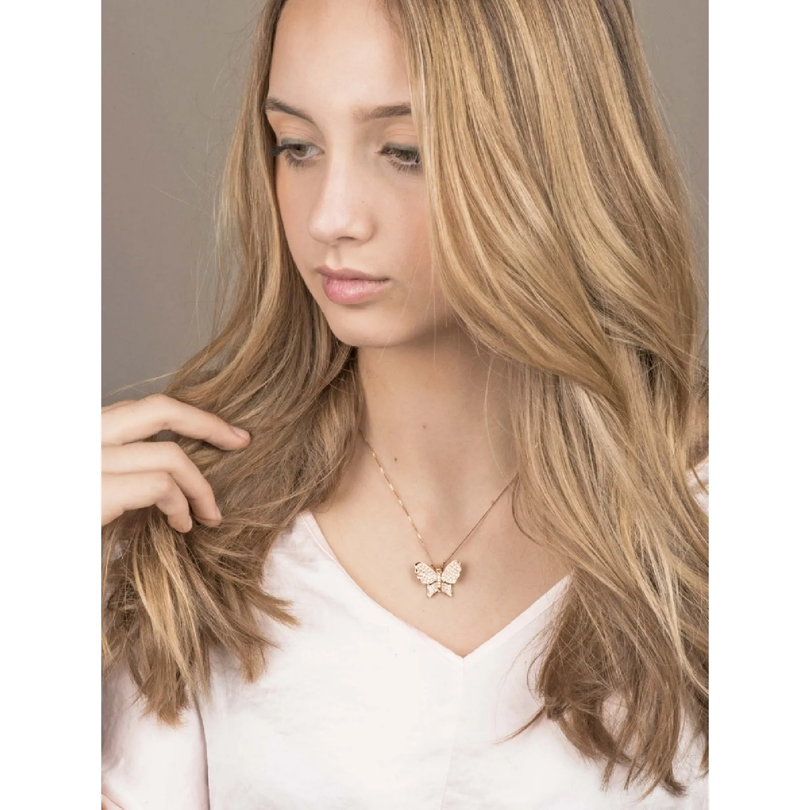 Collana in oro rosa 18k con pendente a farfalla e diamanti