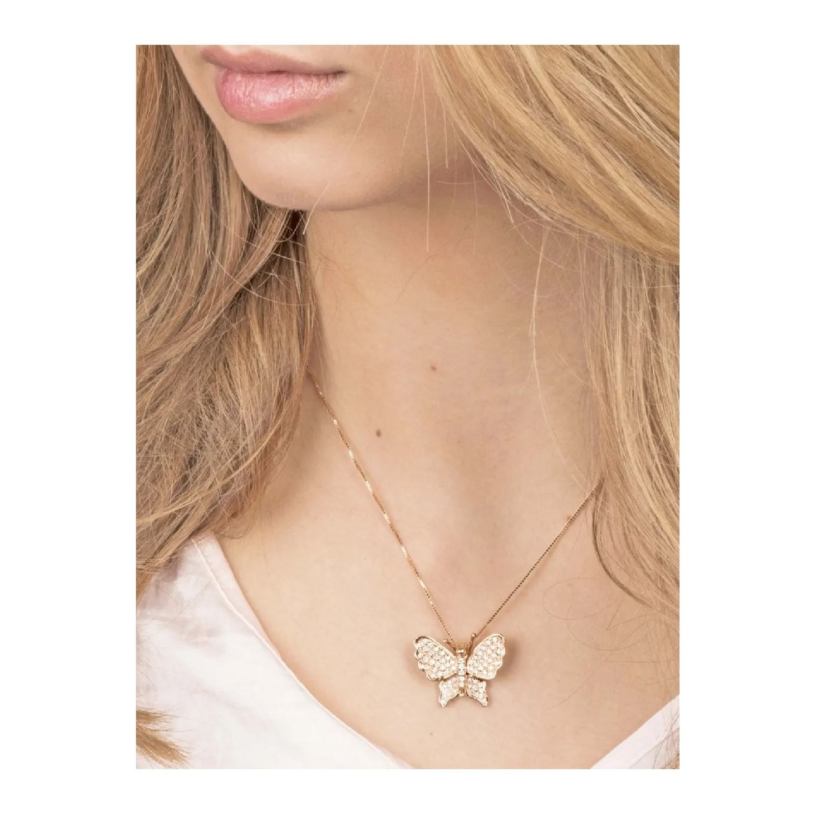 Collana in oro rosa 18k con pendente a farfalla e diamanti