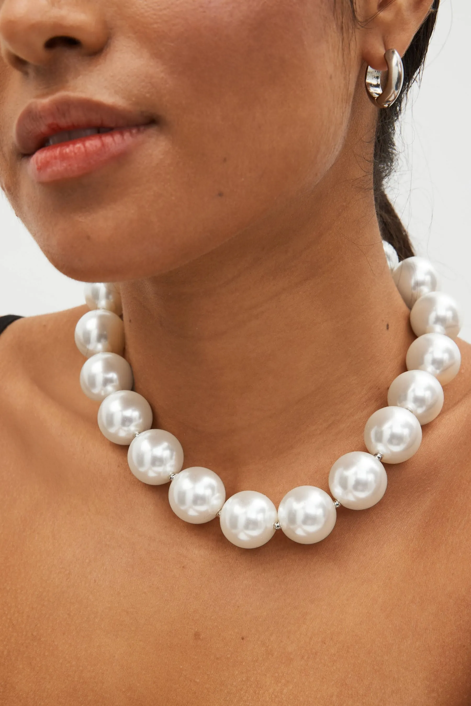 Colore argento  - Collana grande con perle
