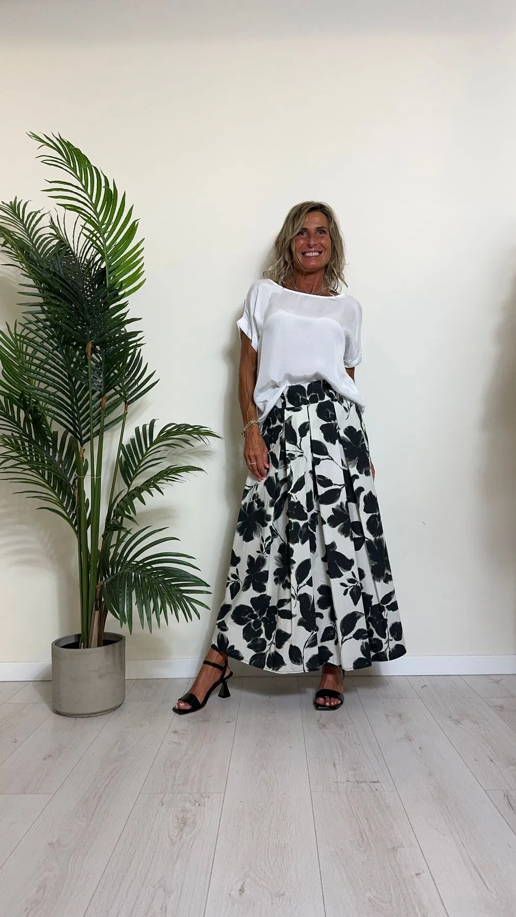DAFNE - 457P15 - BLUSA 100%VISCOSA FIT AMPIO CON SCOLLO A MADONNA