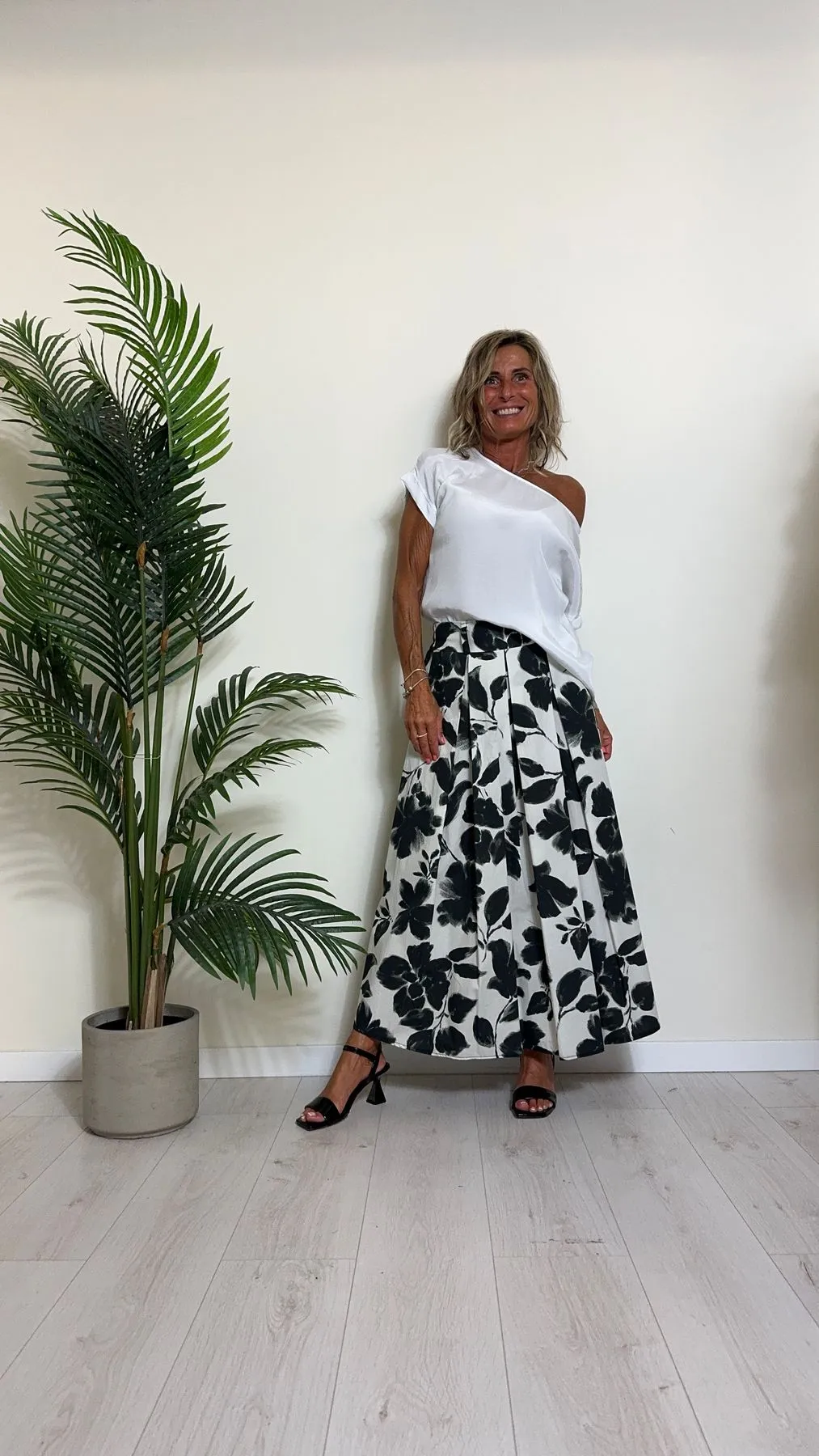 DAFNE - 457P15 - BLUSA 100%VISCOSA FIT AMPIO CON SCOLLO A MADONNA