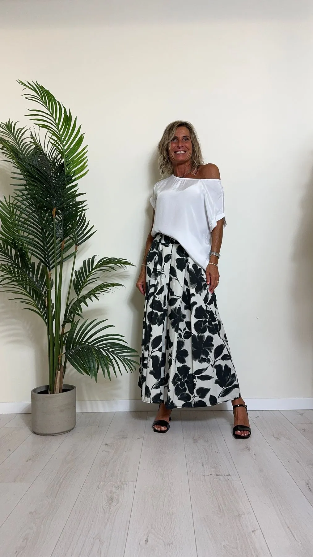 DAFNE - 457P15 - BLUSA 100%VISCOSA FIT AMPIO CON SCOLLO A MADONNA