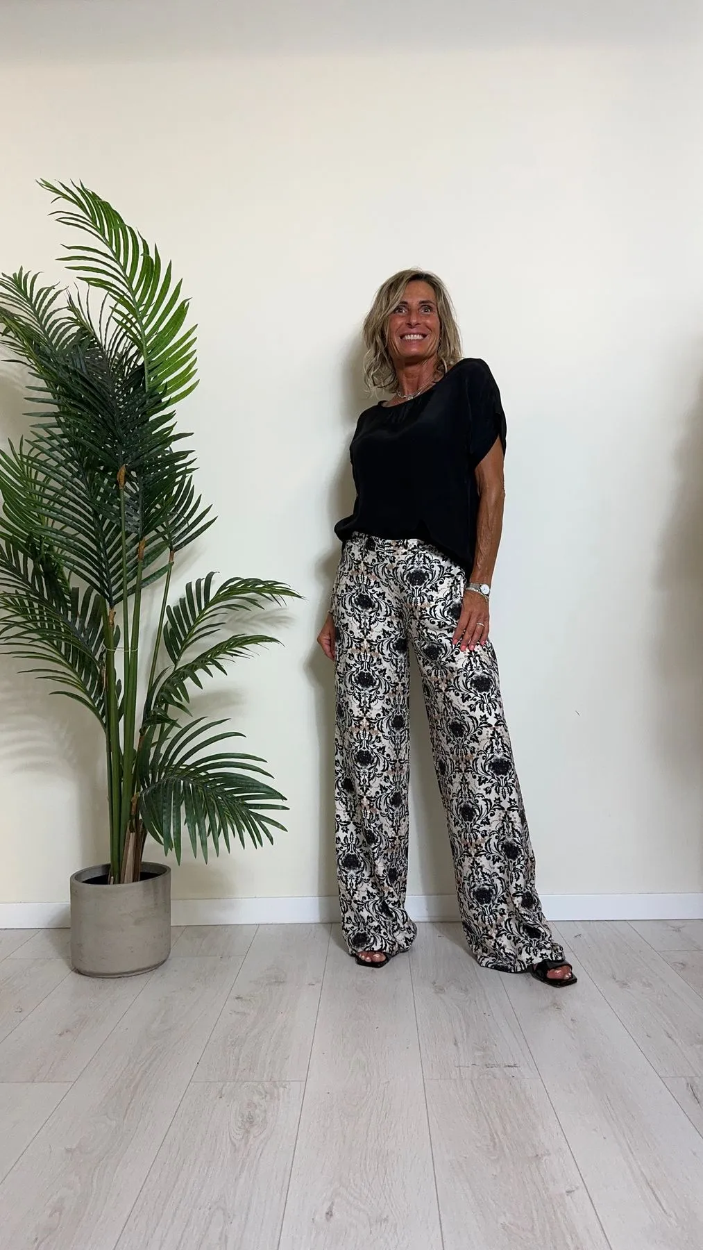 DAFNE - 457P15 - BLUSA 100%VISCOSA FIT AMPIO CON SCOLLO A MADONNA