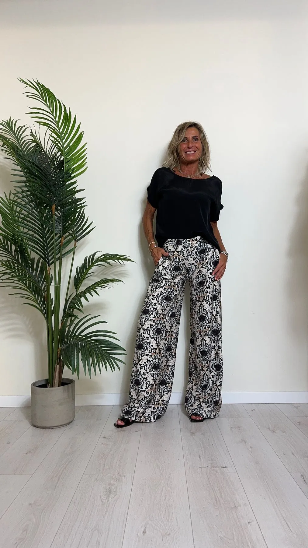 DAFNE - 457P15 - BLUSA 100%VISCOSA FIT AMPIO CON SCOLLO A MADONNA