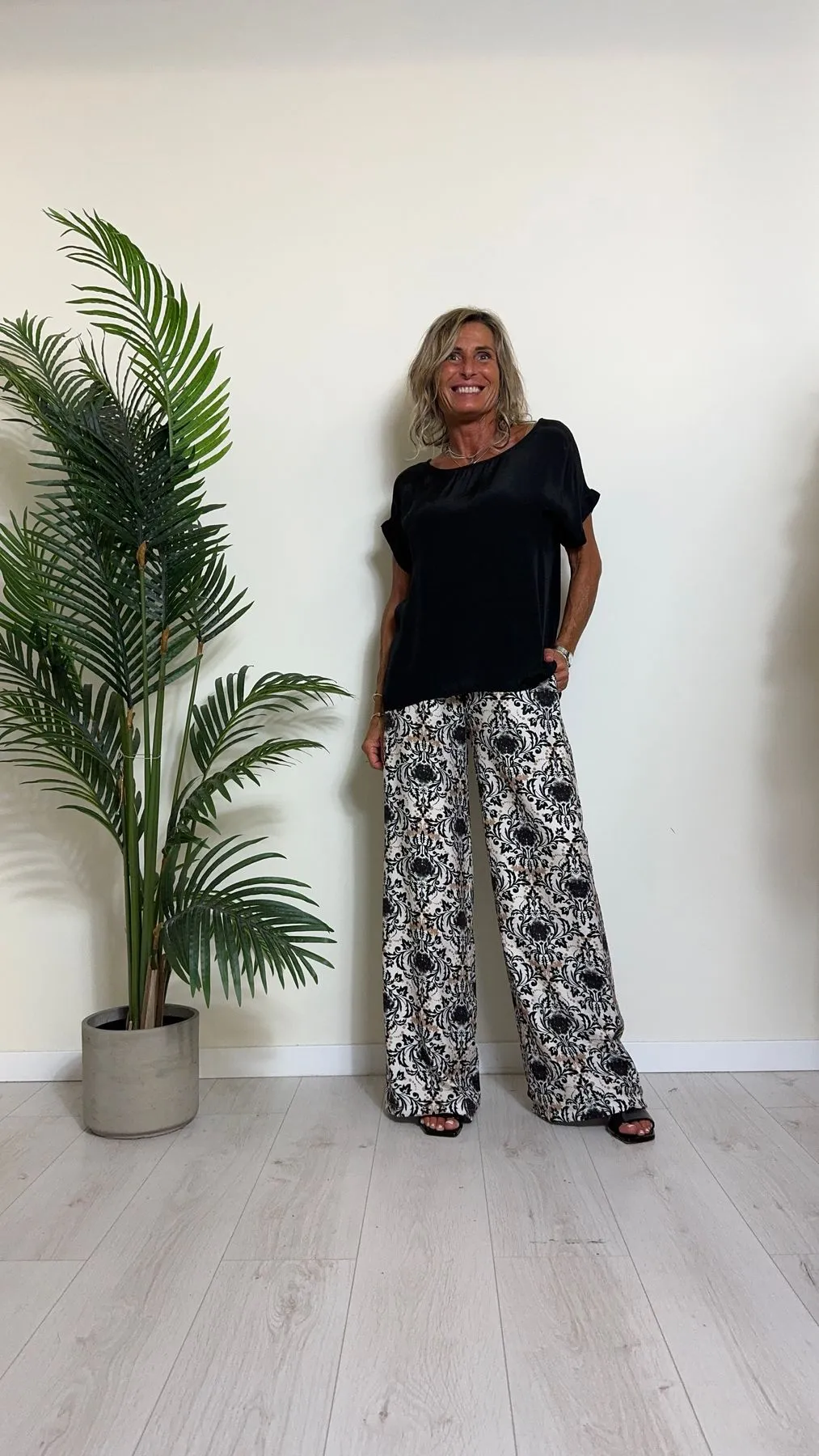 DAFNE - 457P15 - BLUSA 100%VISCOSA FIT AMPIO CON SCOLLO A MADONNA