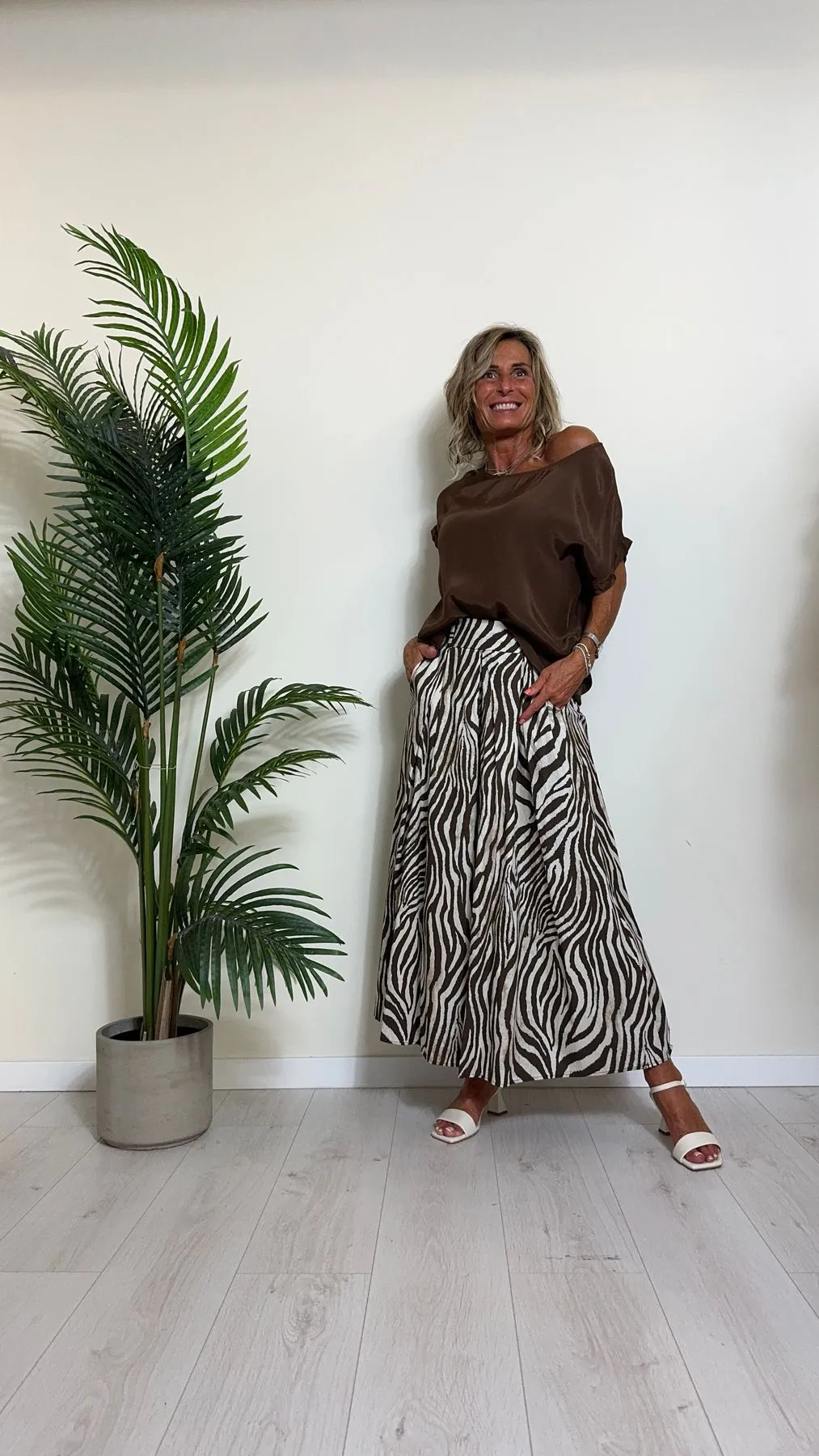 DAFNE - 457P15 - BLUSA 100%VISCOSA FIT AMPIO CON SCOLLO A MADONNA