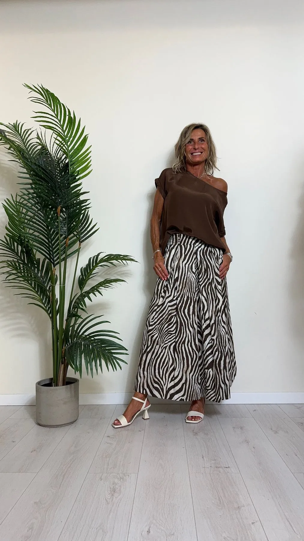 DAFNE - 457P15 - BLUSA 100%VISCOSA FIT AMPIO CON SCOLLO A MADONNA