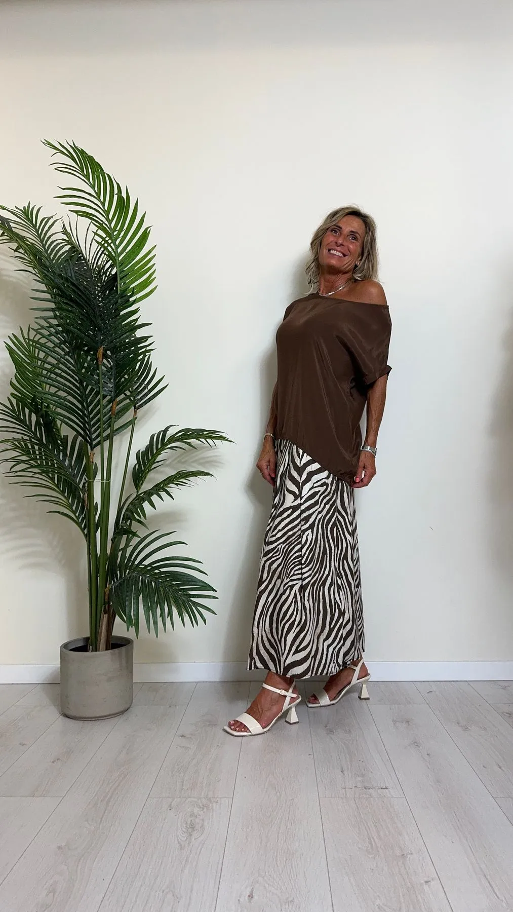 DAFNE - 457P15 - BLUSA 100%VISCOSA FIT AMPIO CON SCOLLO A MADONNA
