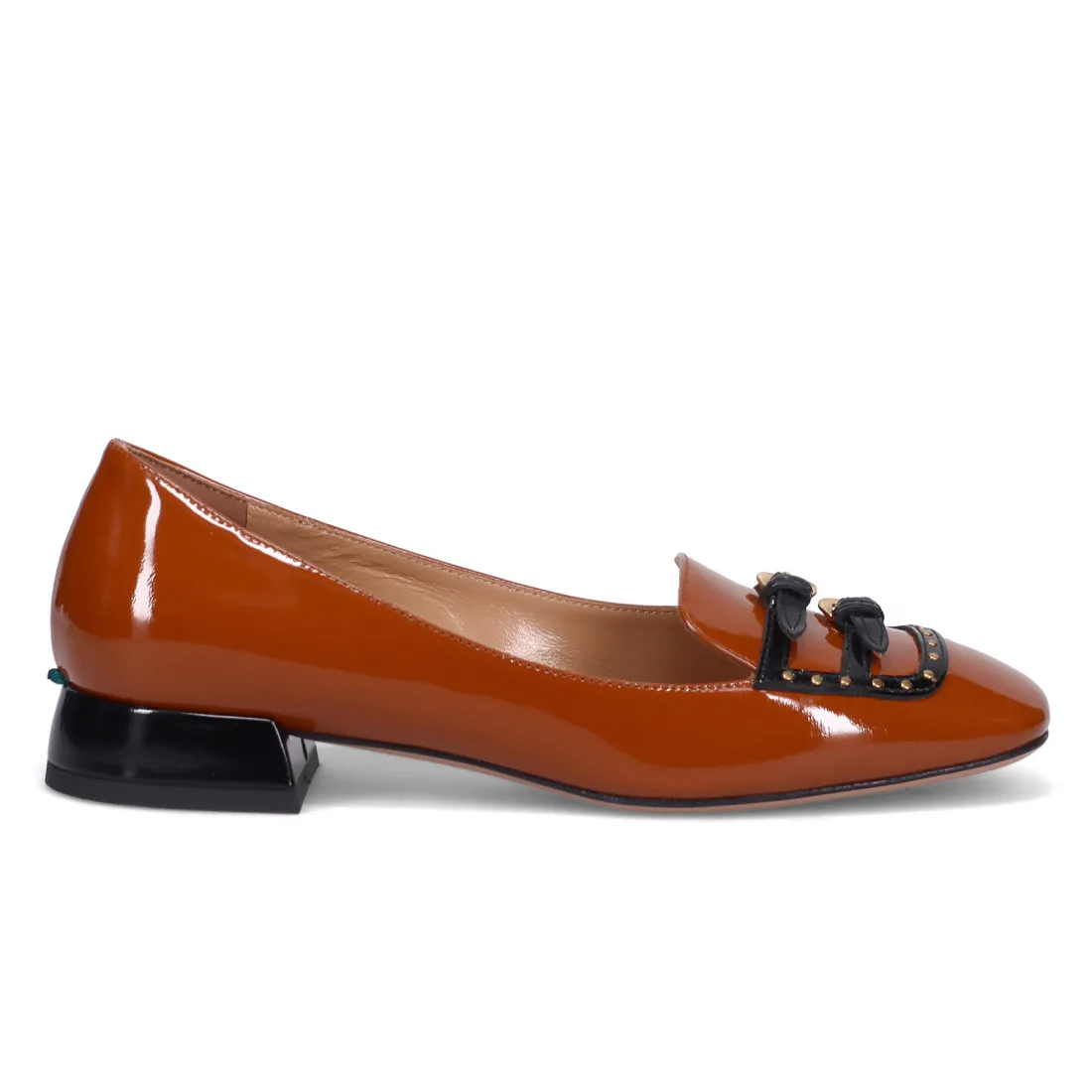 Elegante mocassino A.Bocca in vernice cuoio con fibbiette