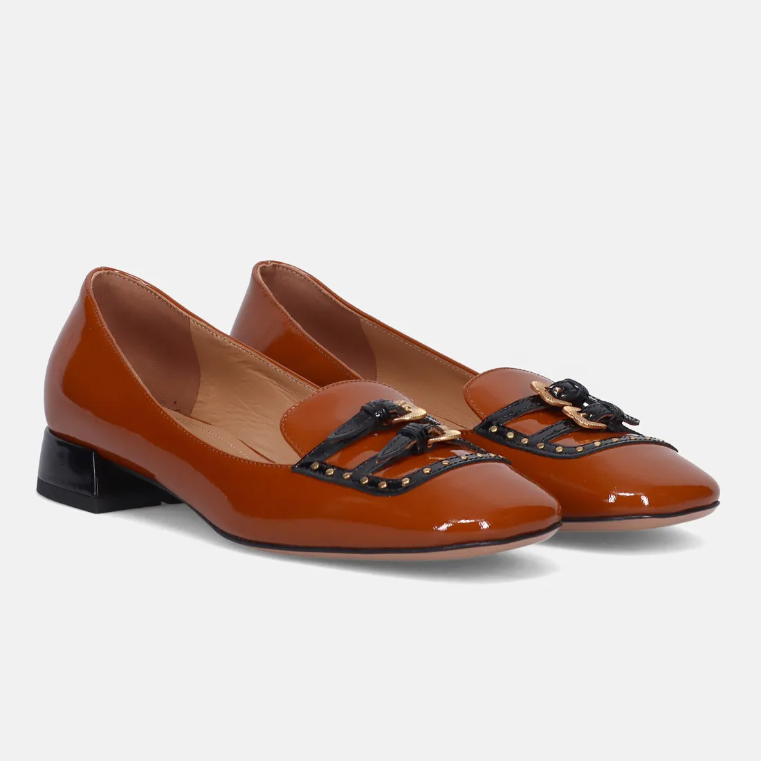 Elegante mocassino A.Bocca in vernice cuoio con fibbiette