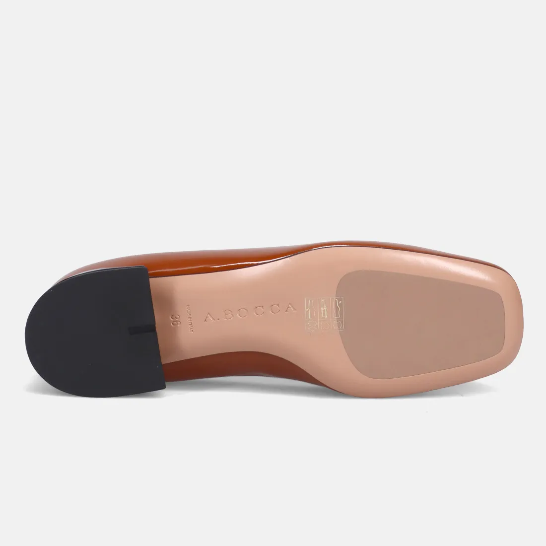 Elegante mocassino A.Bocca in vernice cuoio con fibbiette