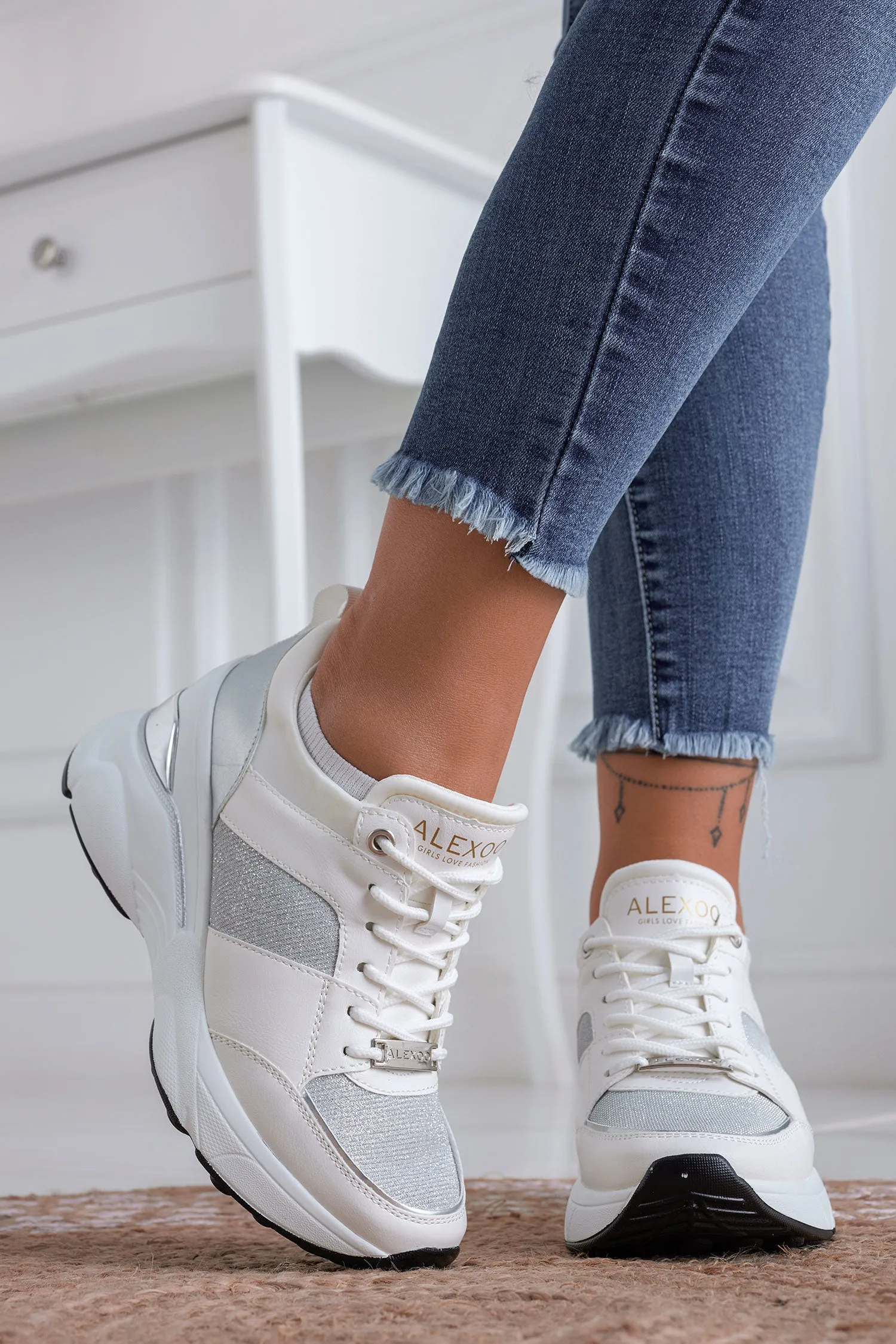 FREYA - Sneakers bianche Alexoo con inserti glitter argento