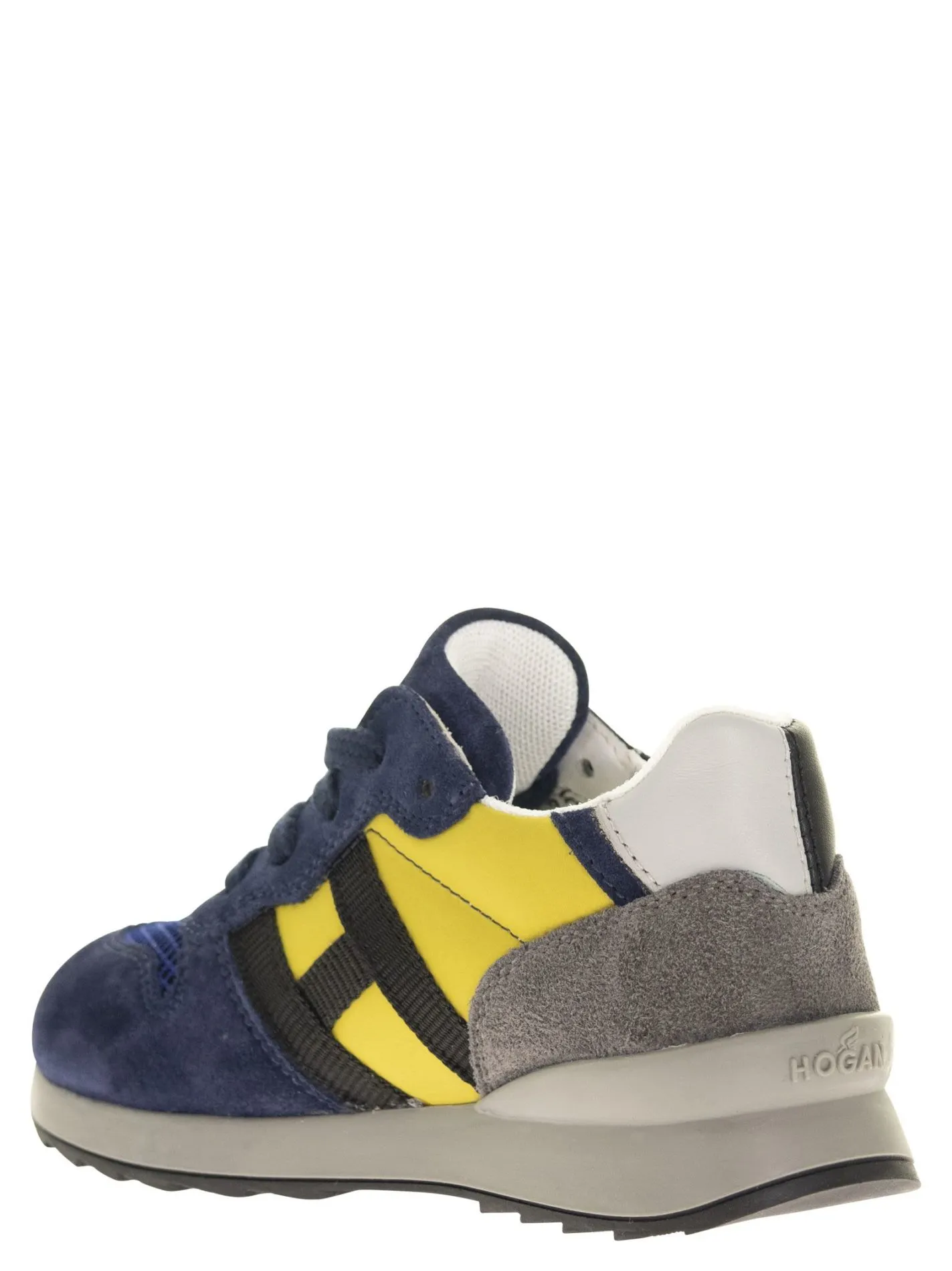 J484 – Sneakers
