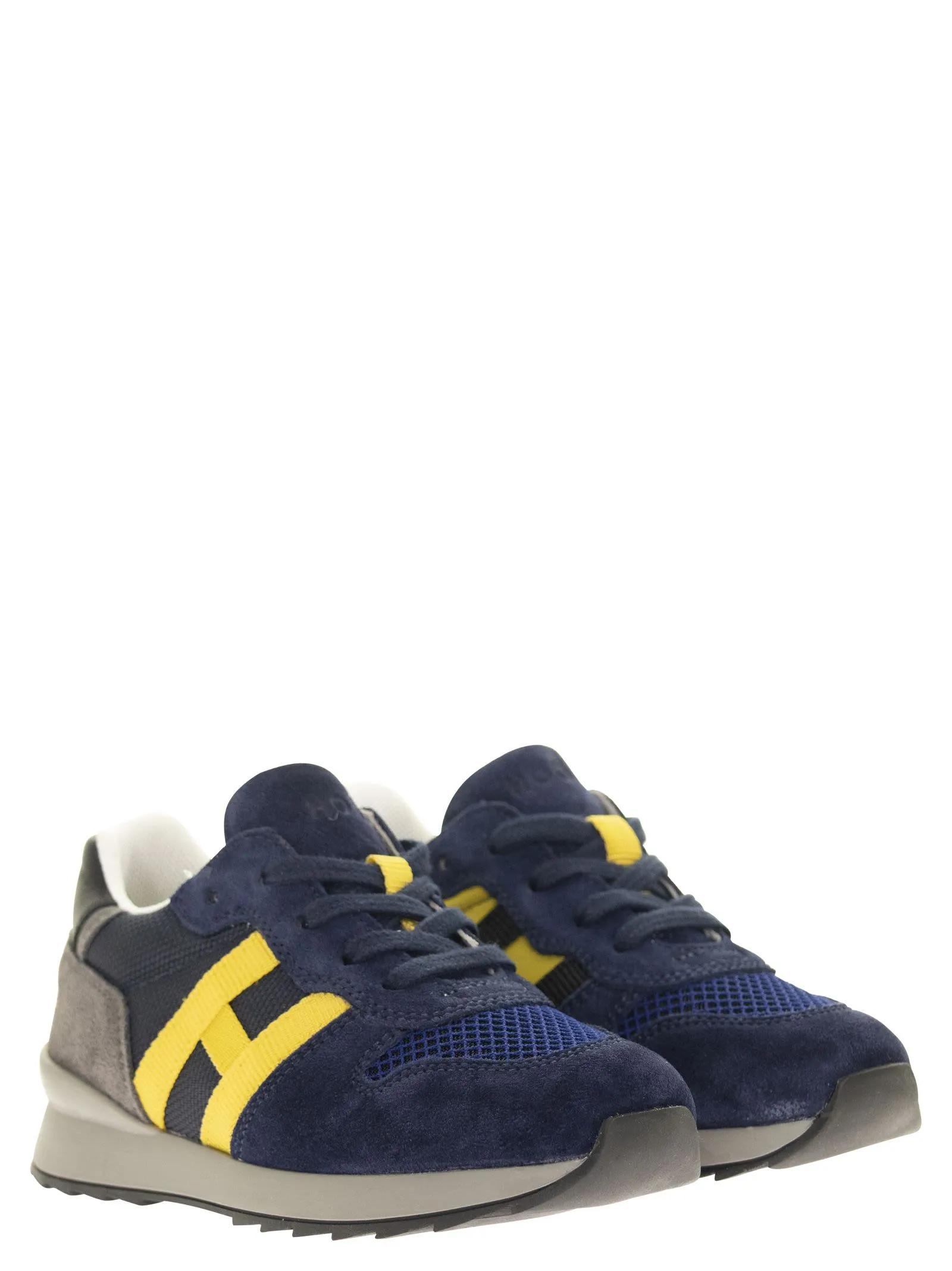 J484 – Sneakers