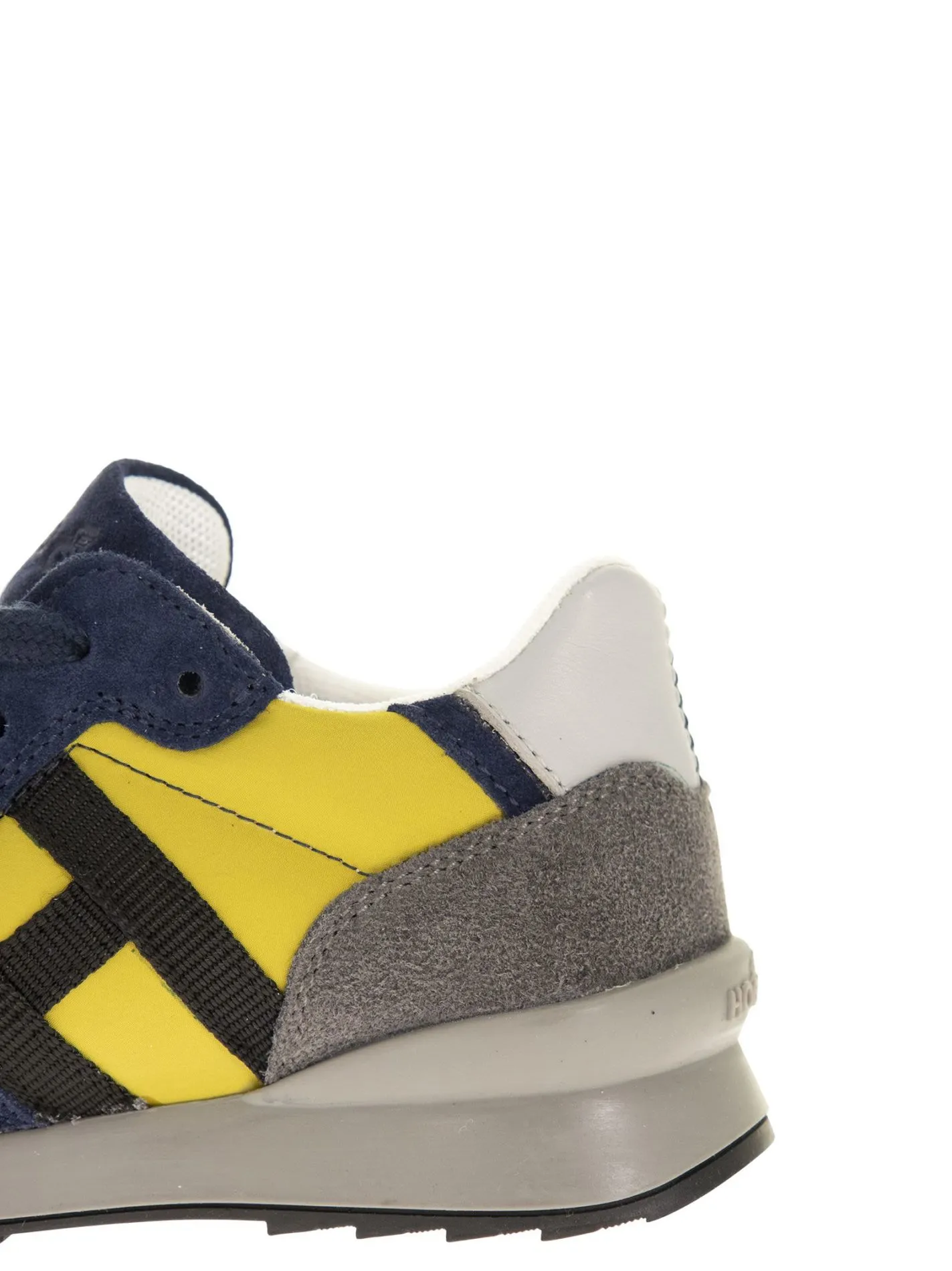 J484 – Sneakers