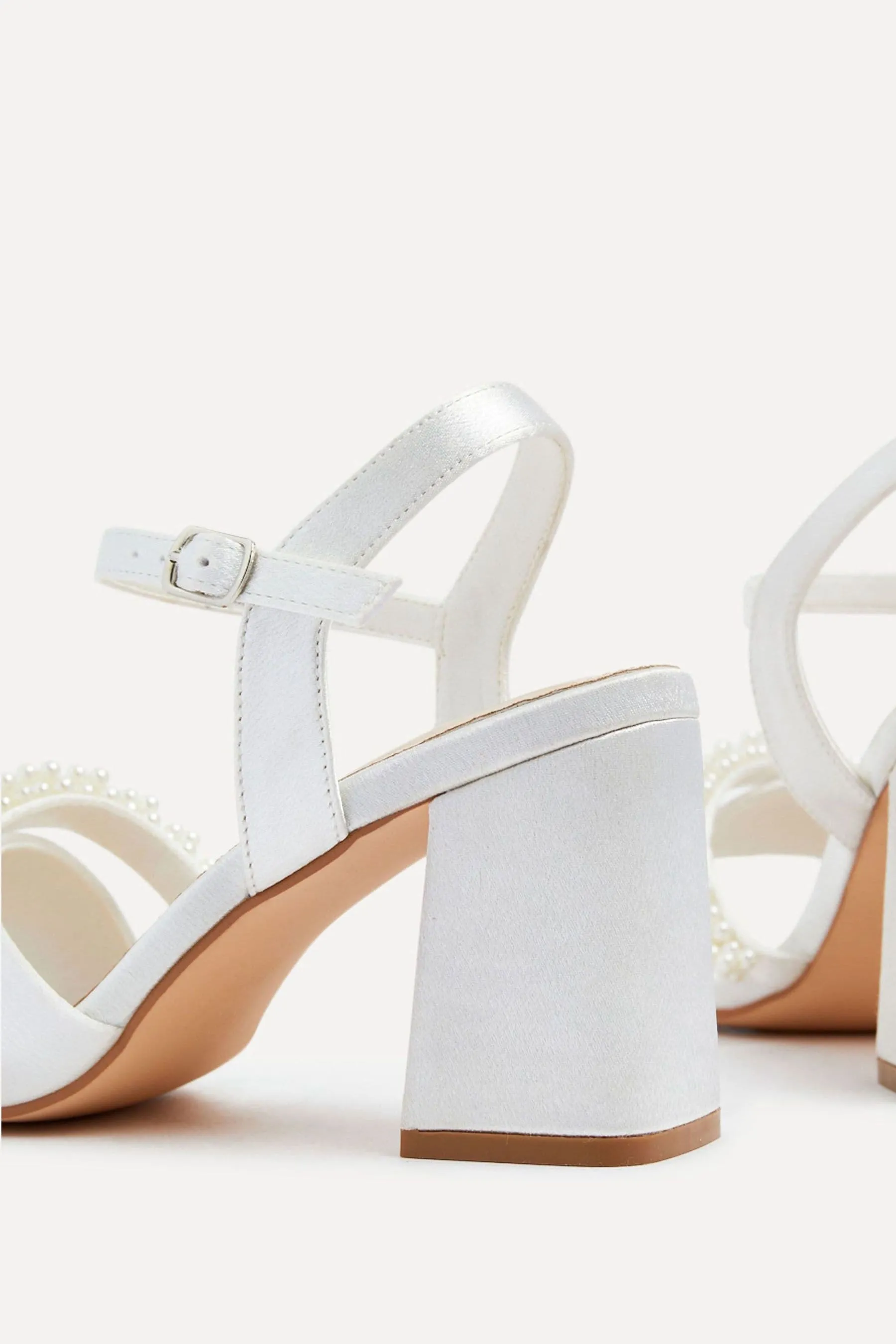 Linzi Iris Satin - Scarpe con tacco largo, cinturini infradito decorati con perle