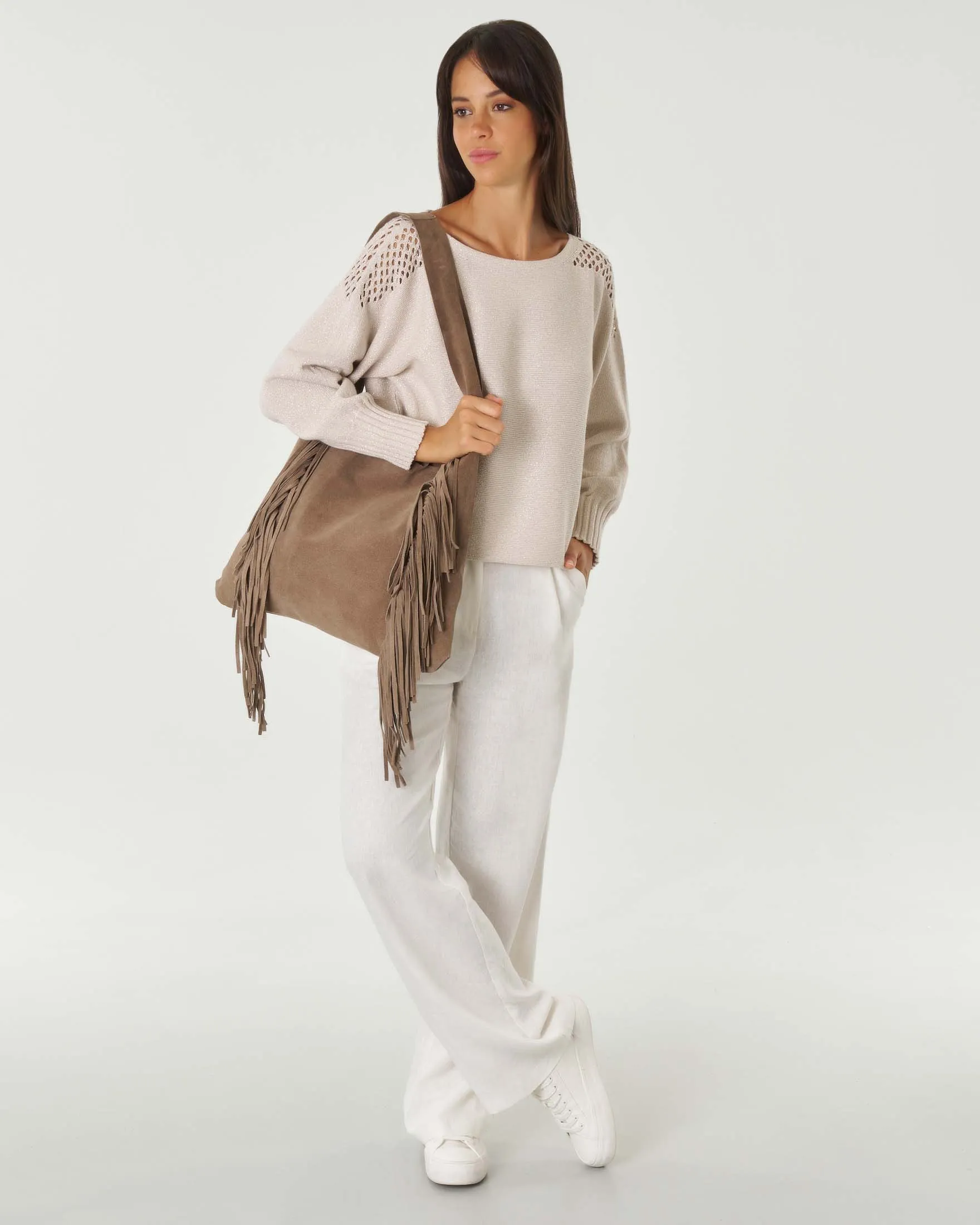 Maglia beige in cotone e lurex con scollo a barca e motivo traforato sulle spalle