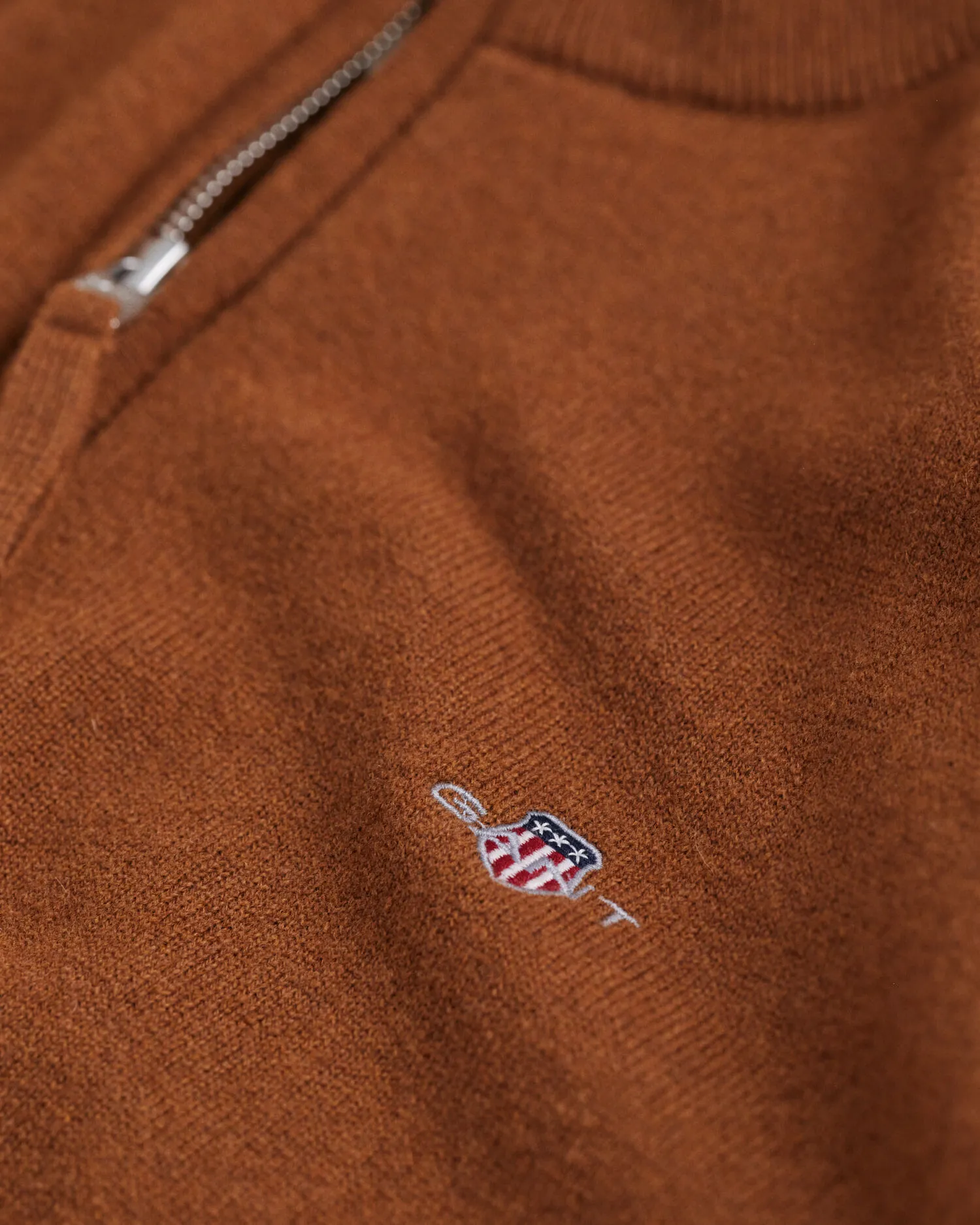 Maglia in lana d’agnello finissima con zip corta    