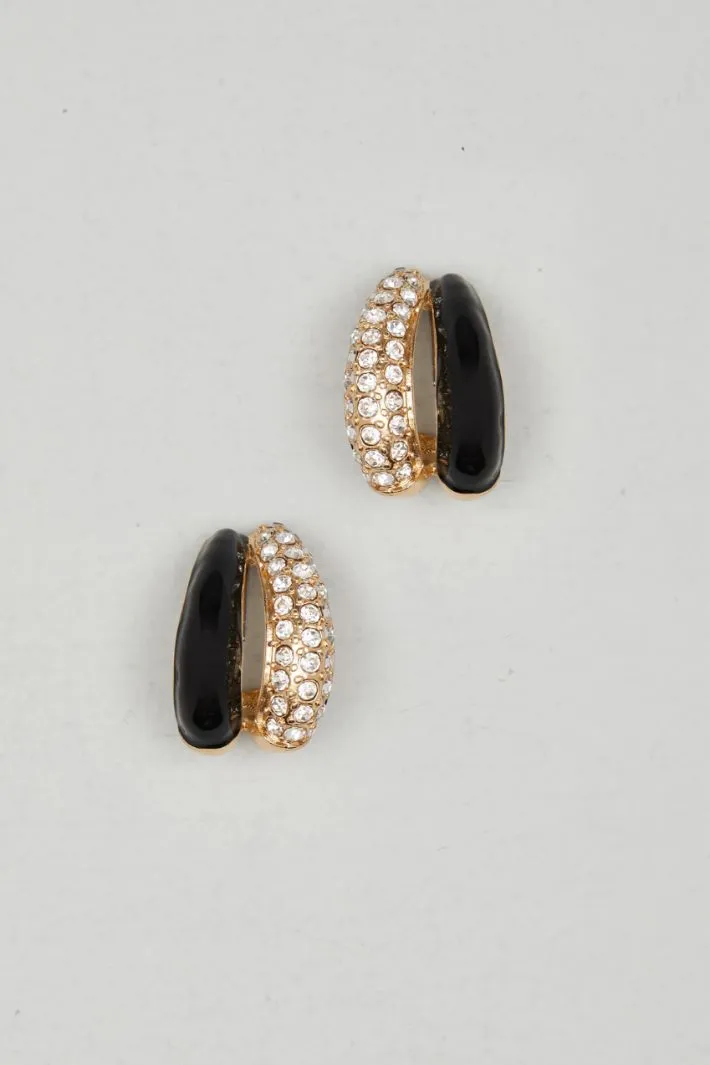 Orecchini con strass e smalto