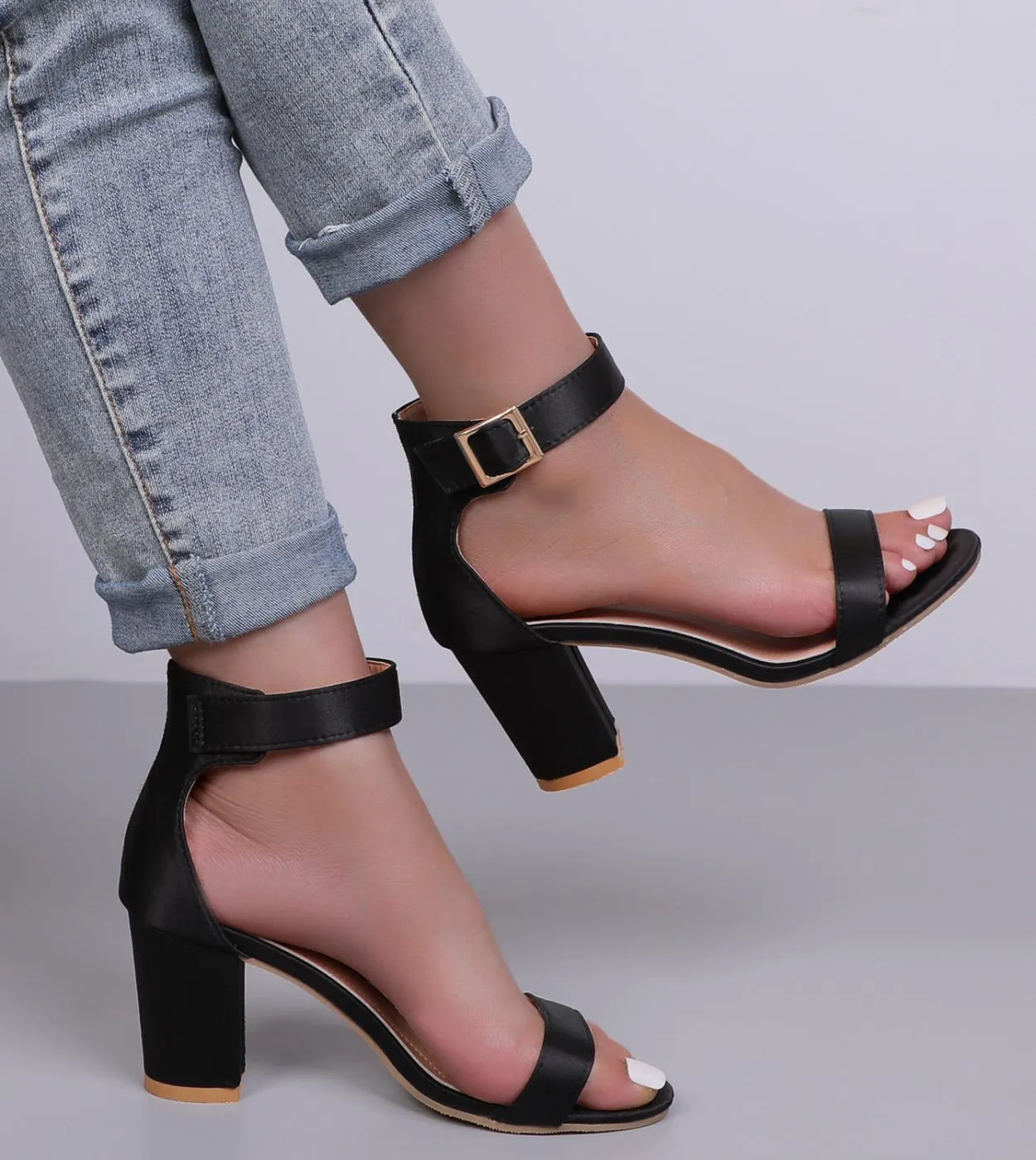 Sandali con tacco alto quadrati da donna con punta aperta di alta qualità Décolleté con cinturino alla caviglia Scarpe con tacco