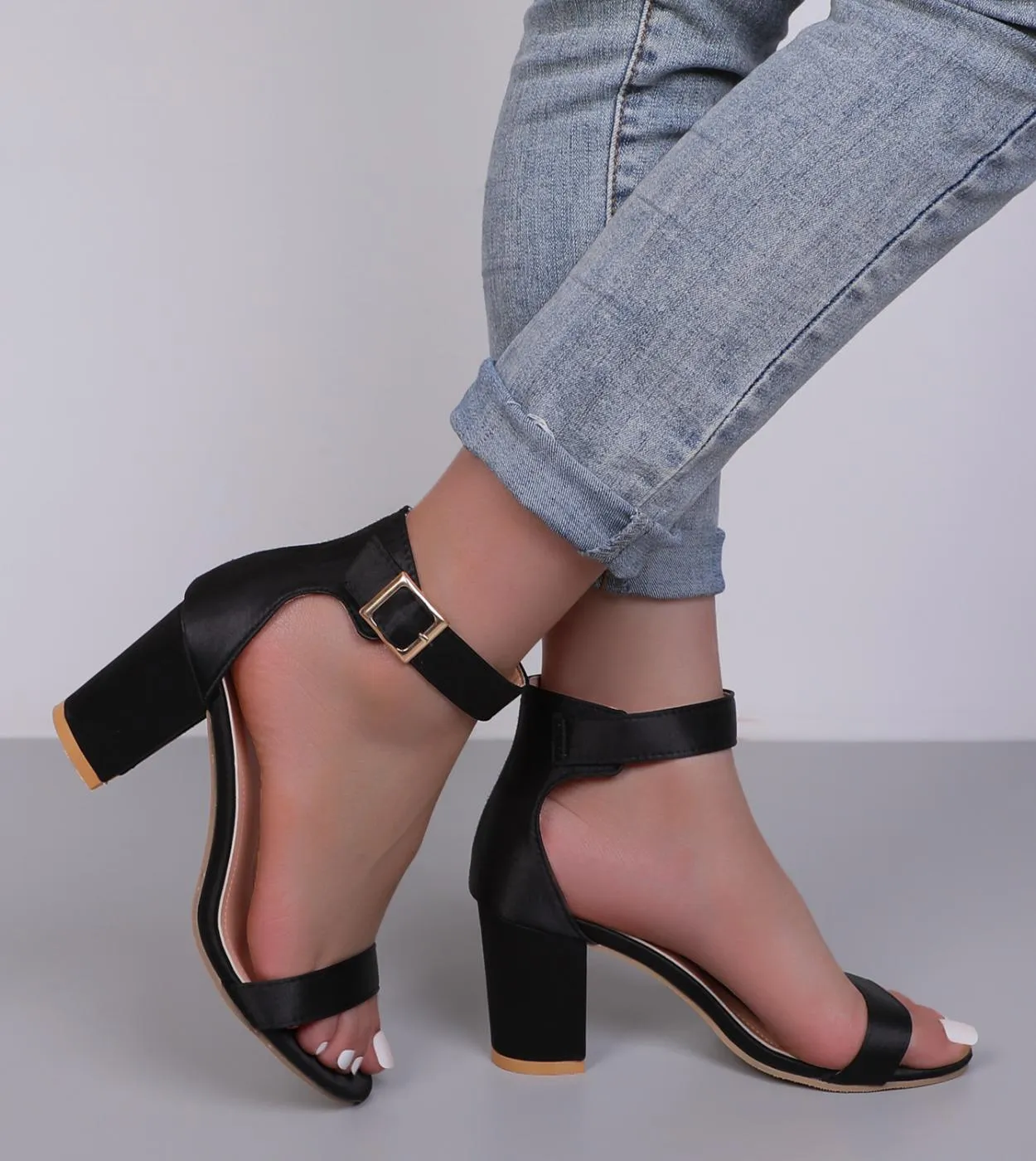Sandali con tacco alto quadrati da donna con punta aperta di alta qualità Décolleté con cinturino alla caviglia Scarpe con tacco