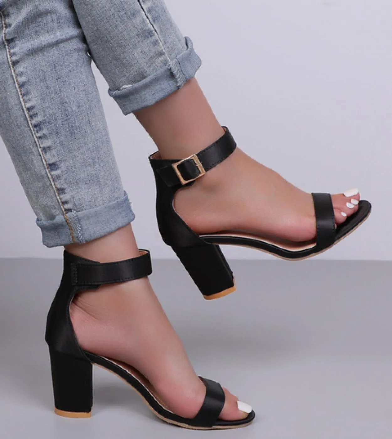 Sandali con tacco alto quadrati da donna con punta aperta di alta qualità Décolleté con cinturino alla caviglia Scarpe con tacco