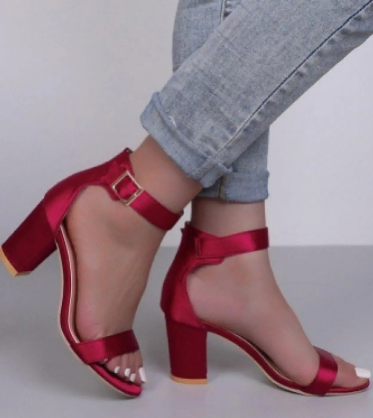 Sandali con tacco alto quadrati da donna con punta aperta di alta qualità Décolleté con cinturino alla caviglia Scarpe con tacco