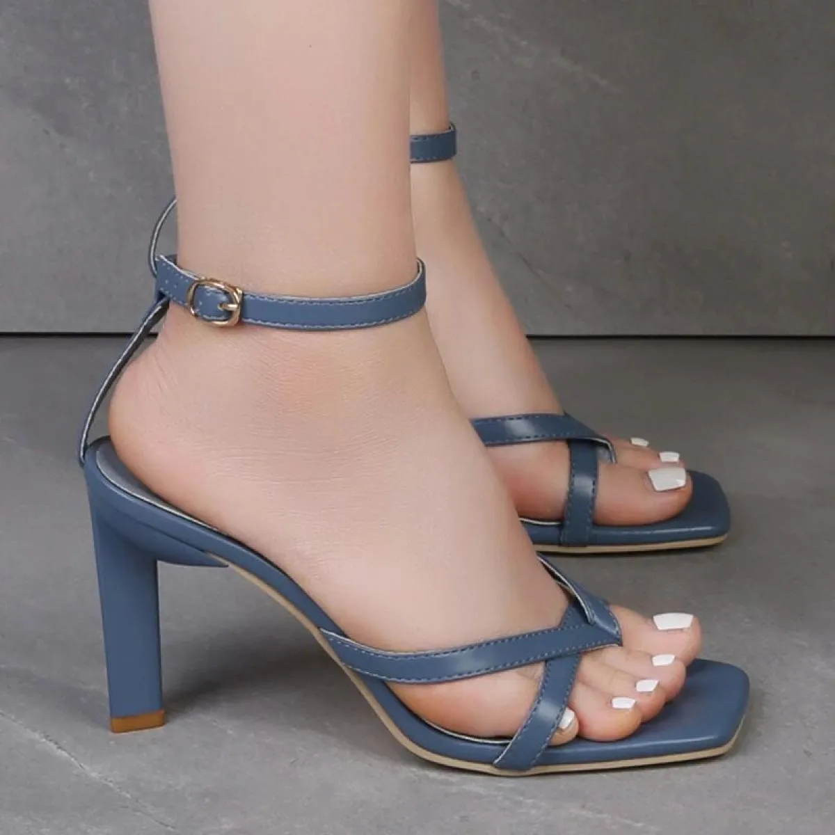 Scarpe Per Le Donne 2023 Moda Cinturino Alla Caviglia Sandali da donna Estate Punta Quadrata Fibbia Scarpe Da Sera Delle Signore