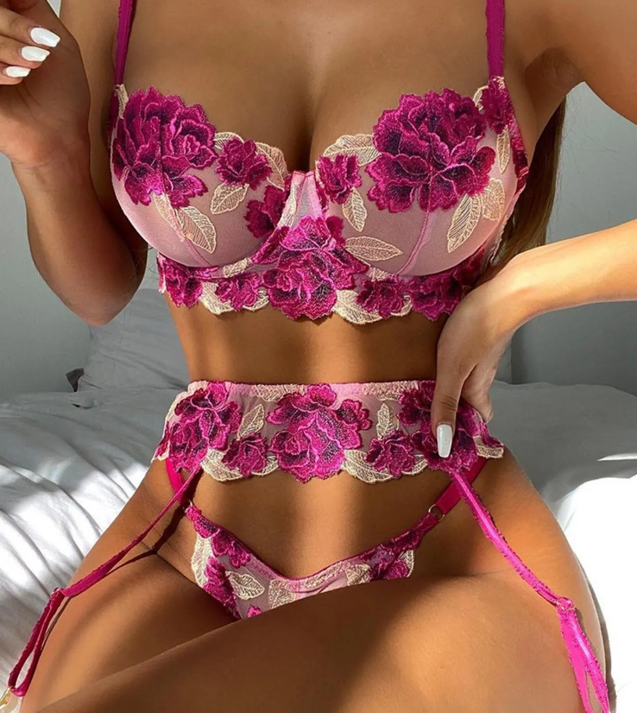 Set reggiseno in pizzo ricamato a 3 pezzi Set reggiseno floreale da donna con ferretto  set intimo perizoma Set di biancheria i