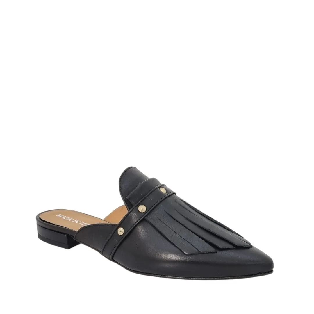 Slippers a punta nere con frange e borchie