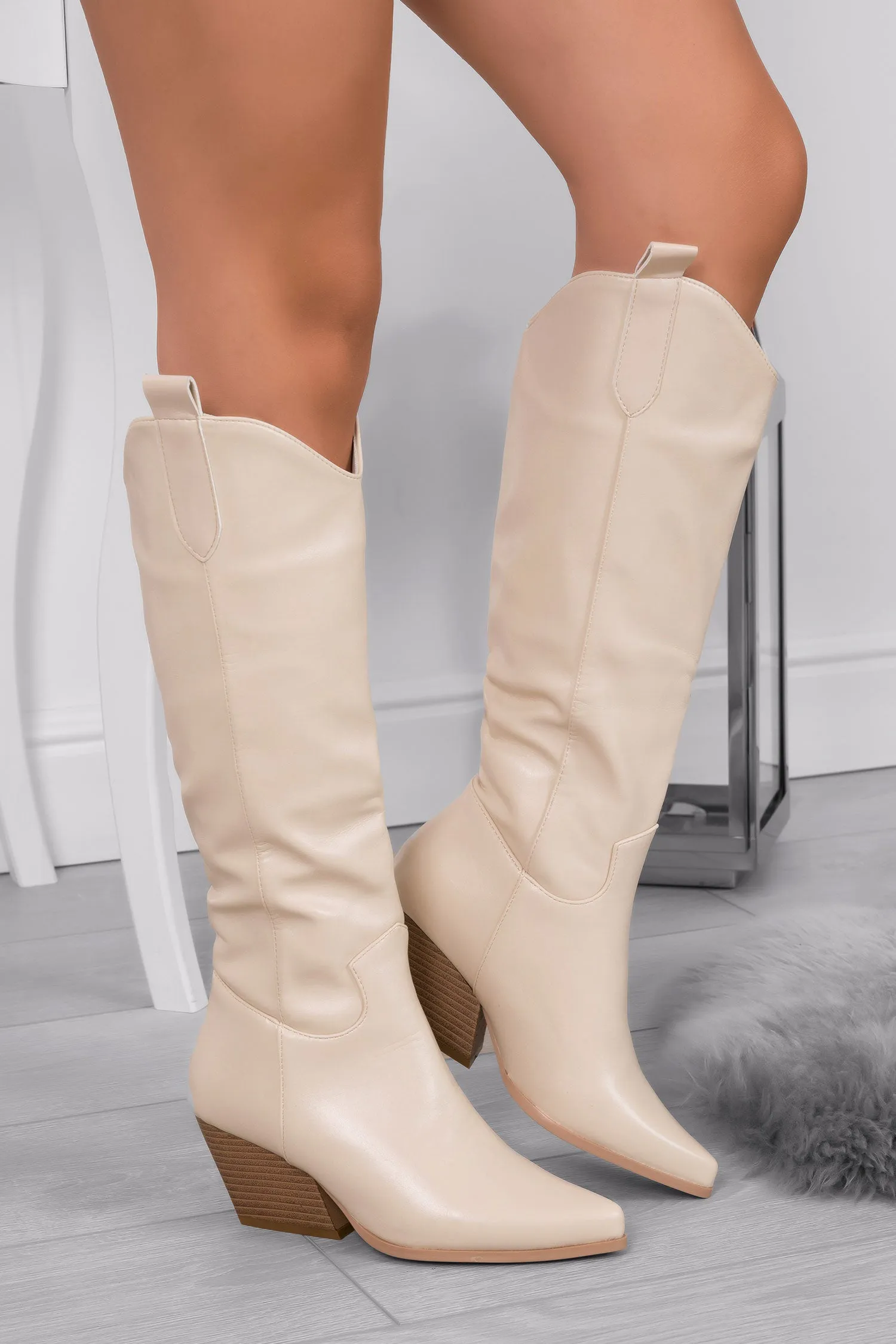 Stivali beige camperos con tacco comodo