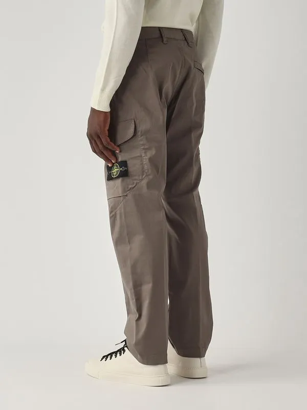 STONE ISLAND  Pantalone uomo Stone Island in cotone organico stretch Fango