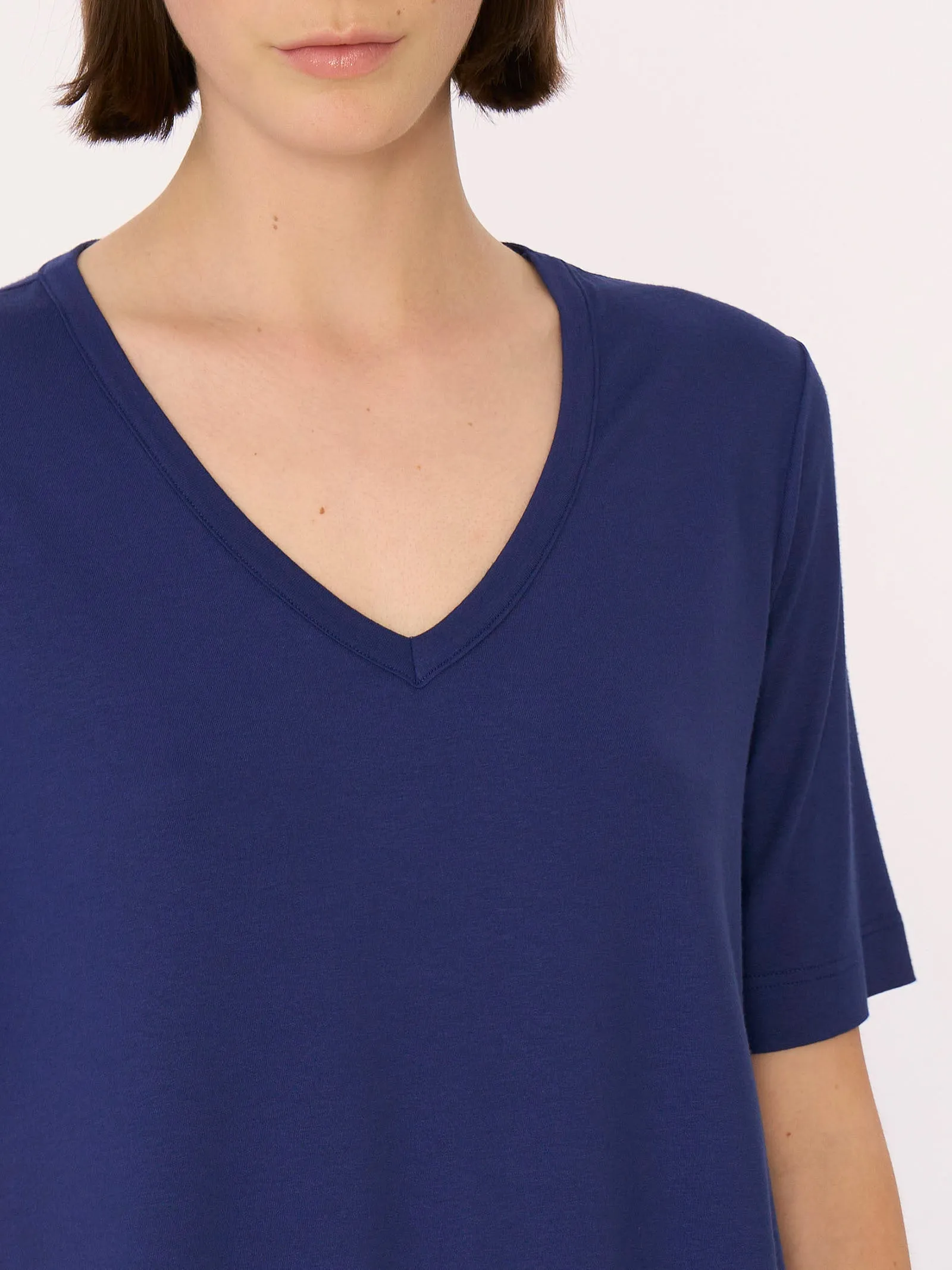 T-Shirt con Scollo a V in misto viscosa - Ibiza Blue
