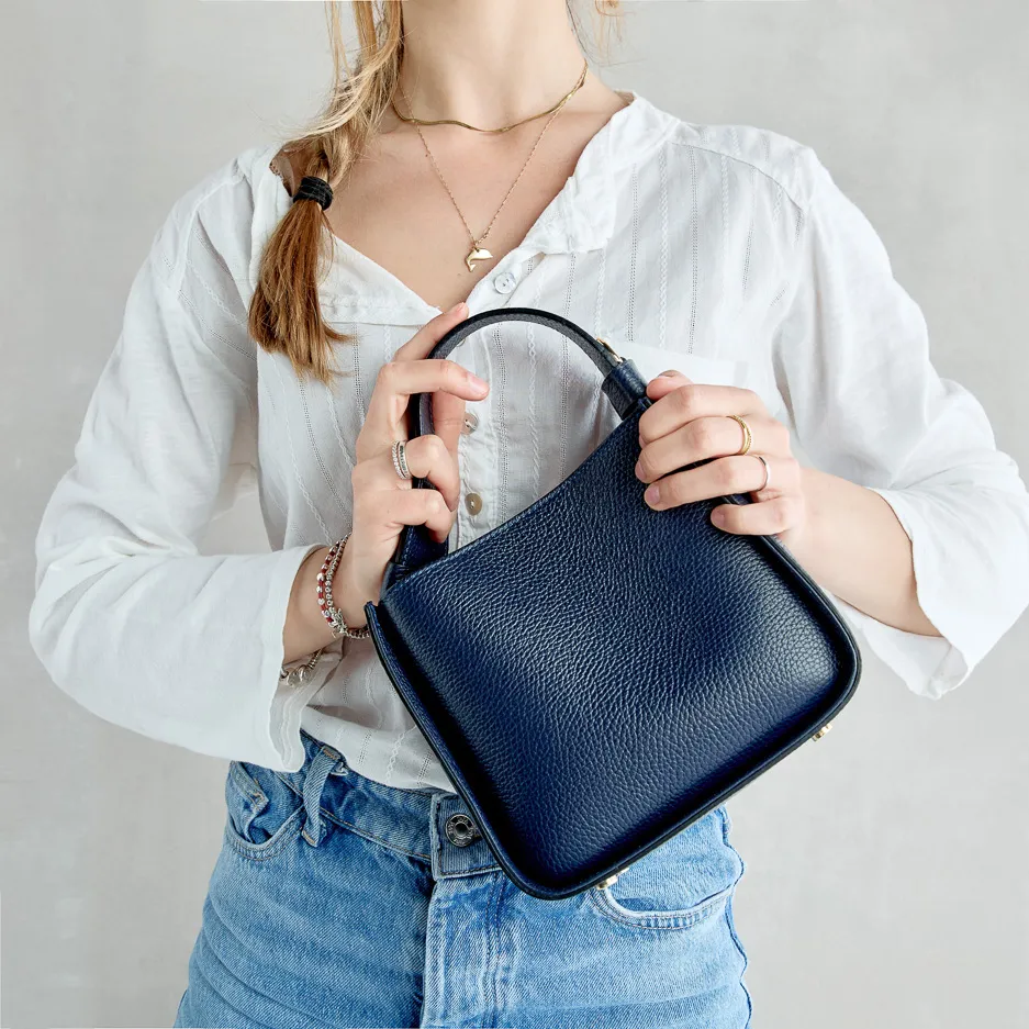 V-Bag in Pelle Blu