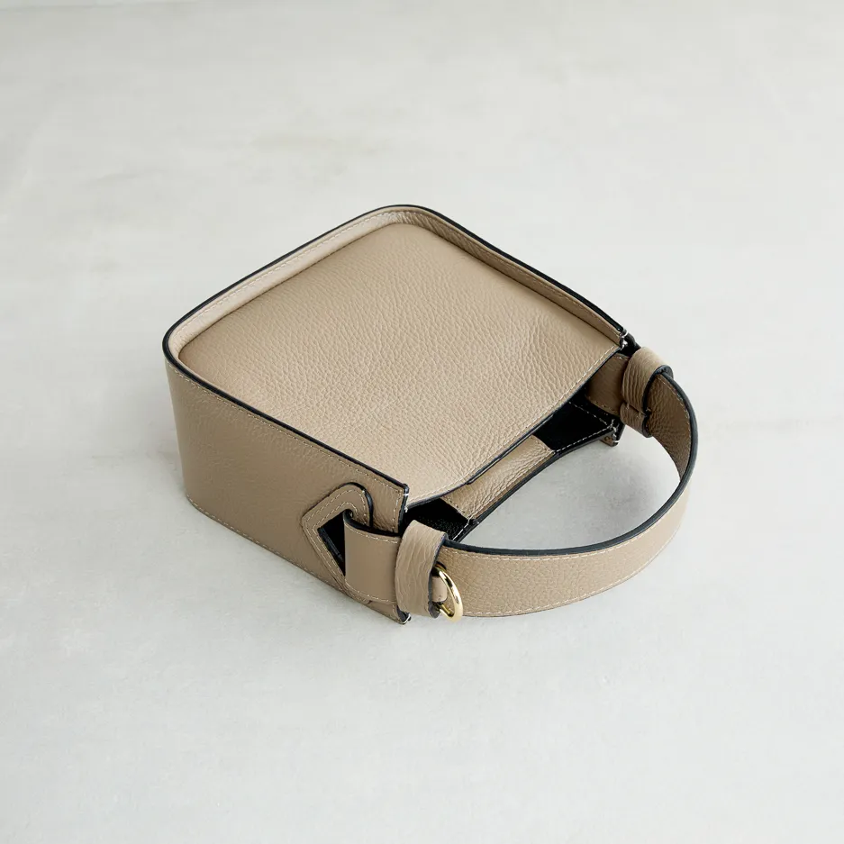 V-Bag in Pelle Tortora
